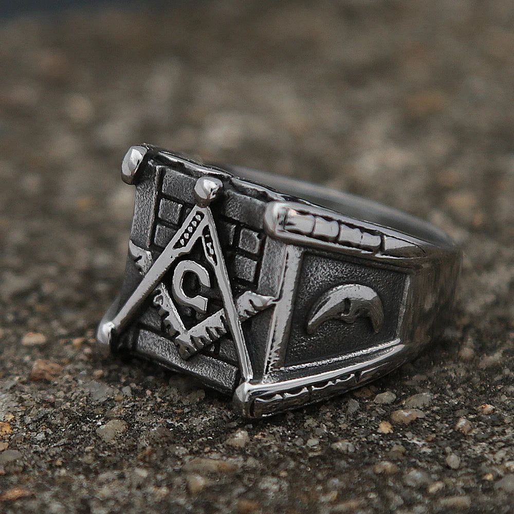 Vintage Masonic Sun & Moon Ring