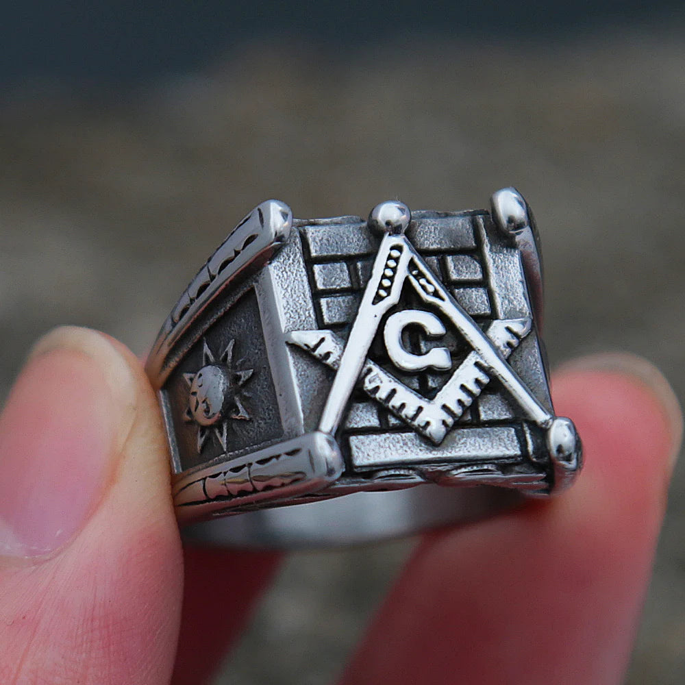 Vintage Masonic Sun & Moon Ring