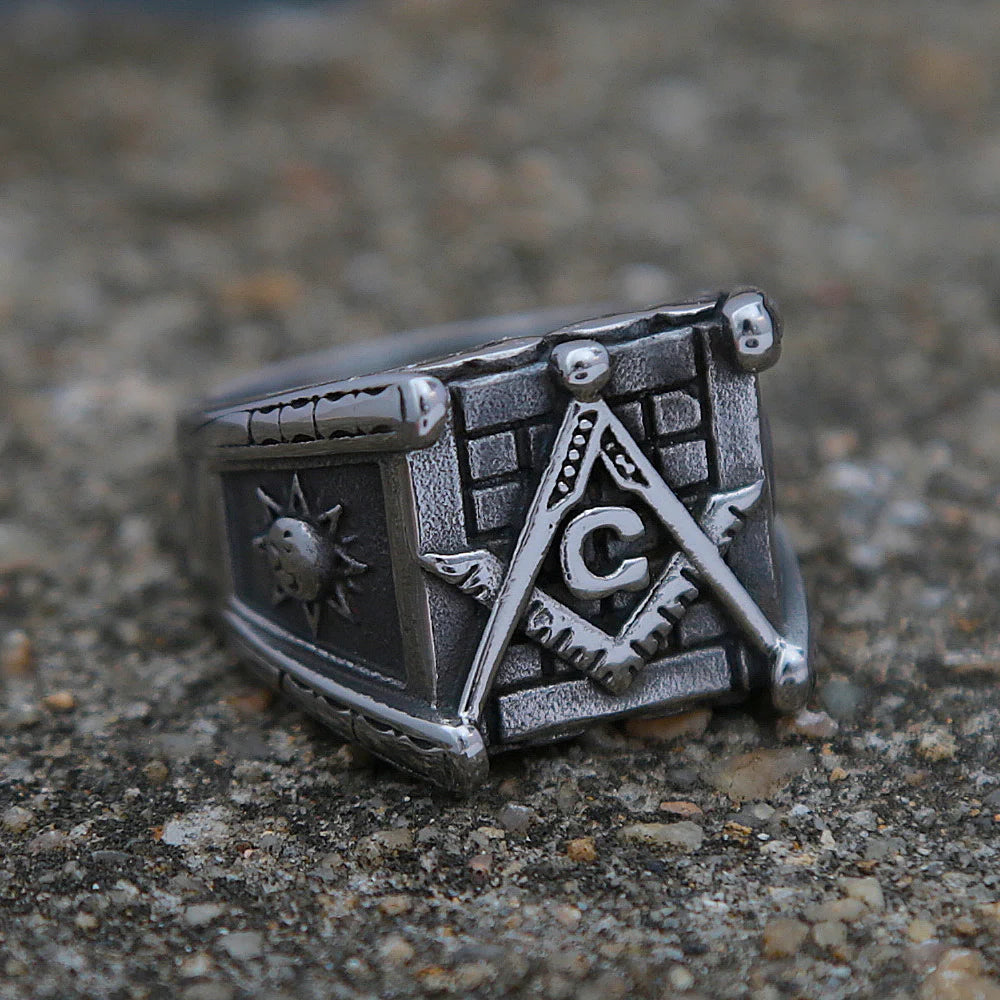 Vintage Masonic Sun & Moon Ring